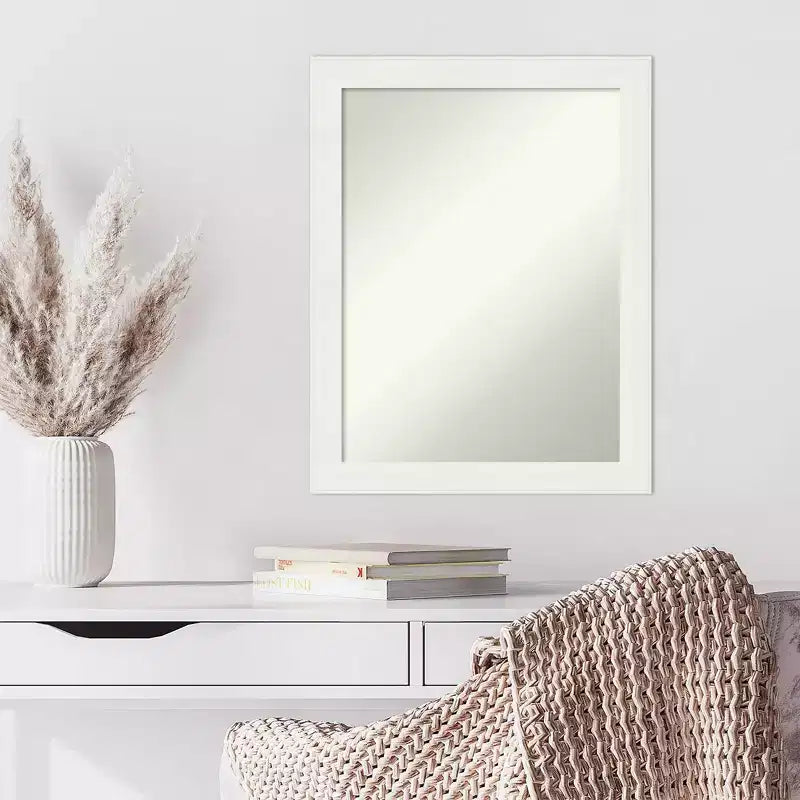 Miroir mural étroit de 22 po x 28 po blanc, sans biseau, pour vanité -